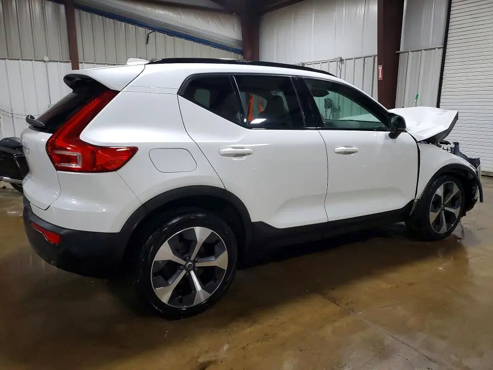 2023 VOLVO XC40 PLUS  