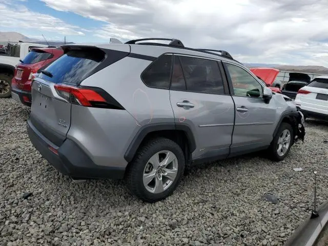 2021 TOYOTA RAV4 XLE  
