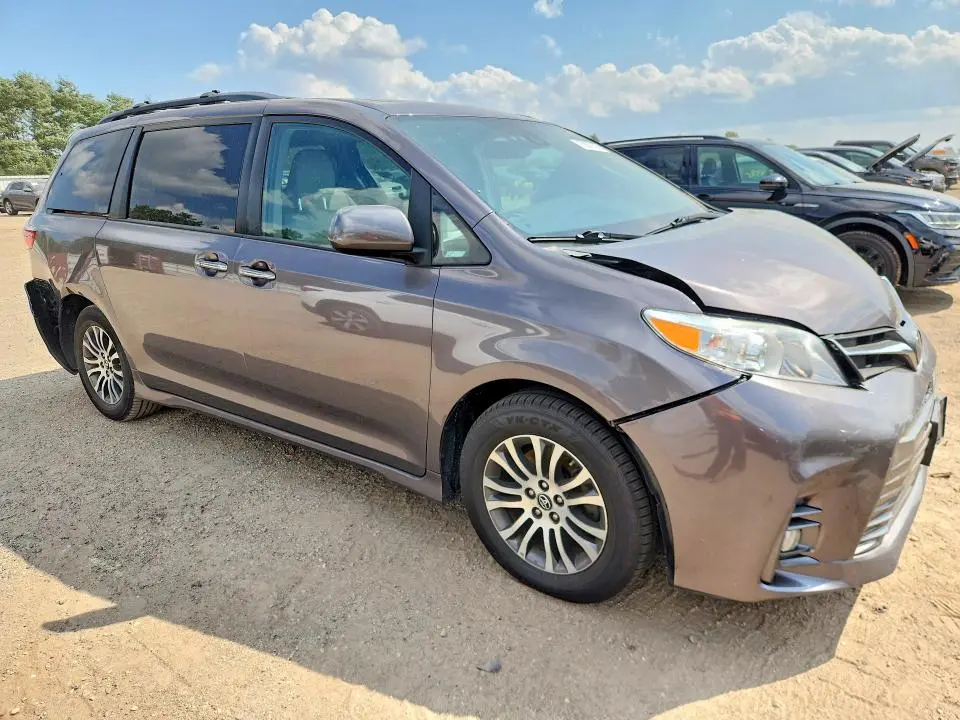 2019 TOYOTA SIENNA XLE 8-PASSENGER  