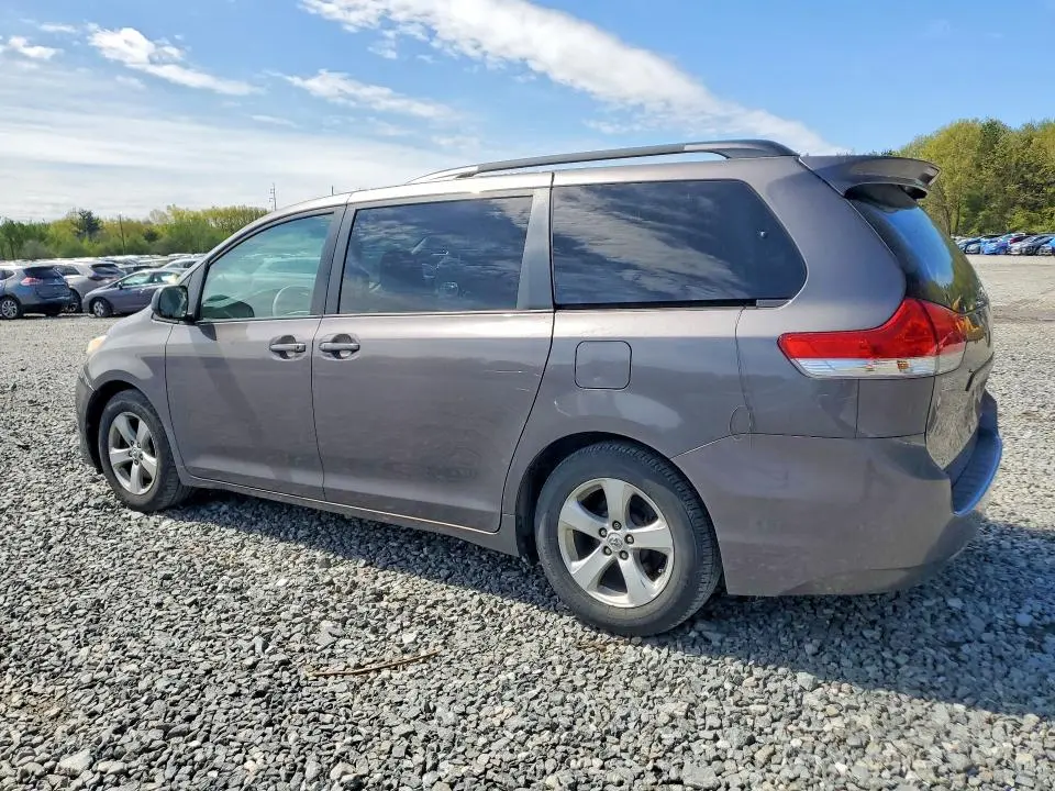 2011 TOYOTA SIENNA LE  
