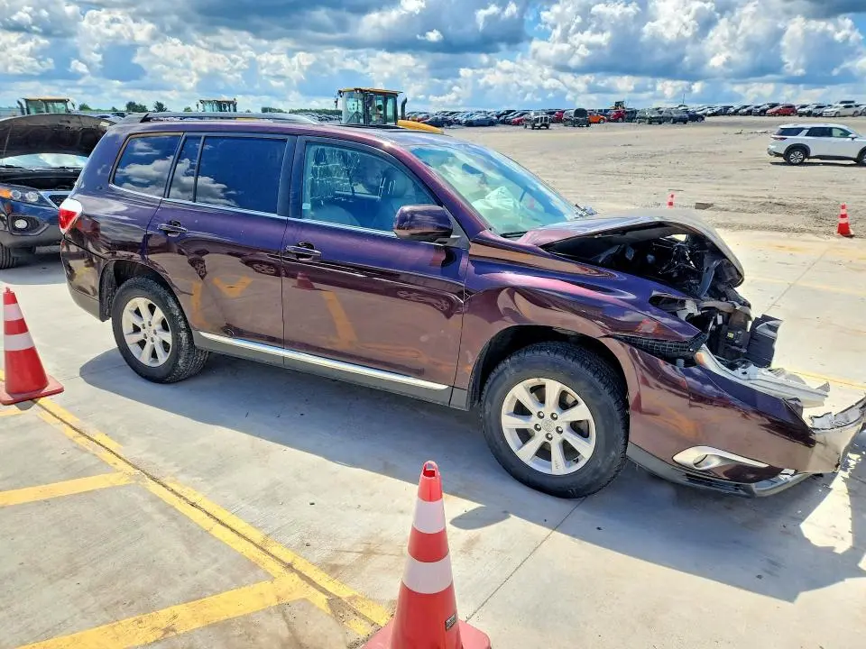 2012 TOYOTA HIGHLANDER SE  