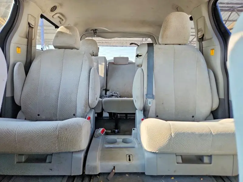 2013 TOYOTA SIENNA LE  