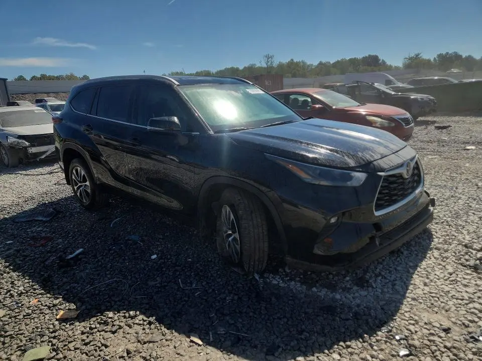 2026 TOYOTA HIGHLANDER XLE  