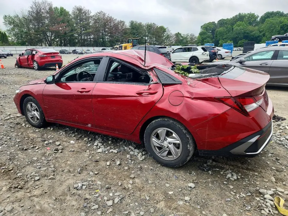 2024 HYUNDAI ELANTRA SE  