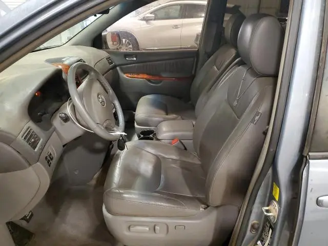 2010 TOYOTA SIENNA XLE  