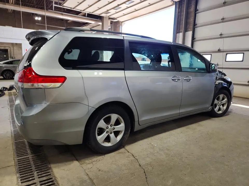 2011 TOYOTA SIENNA LE  