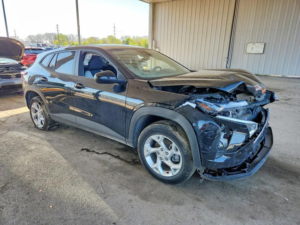2025 CHEVROLET TRAX LS  