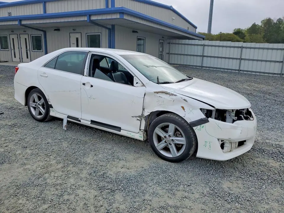 2012 TOYOTA CAMRY SE  