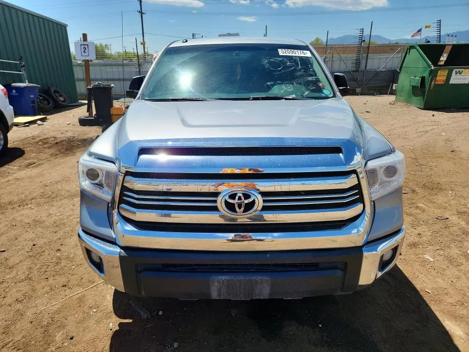 2017 TOYT TUNDRA SR5   