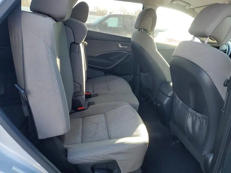 2017 HYUNDAI SANTA FE SE  