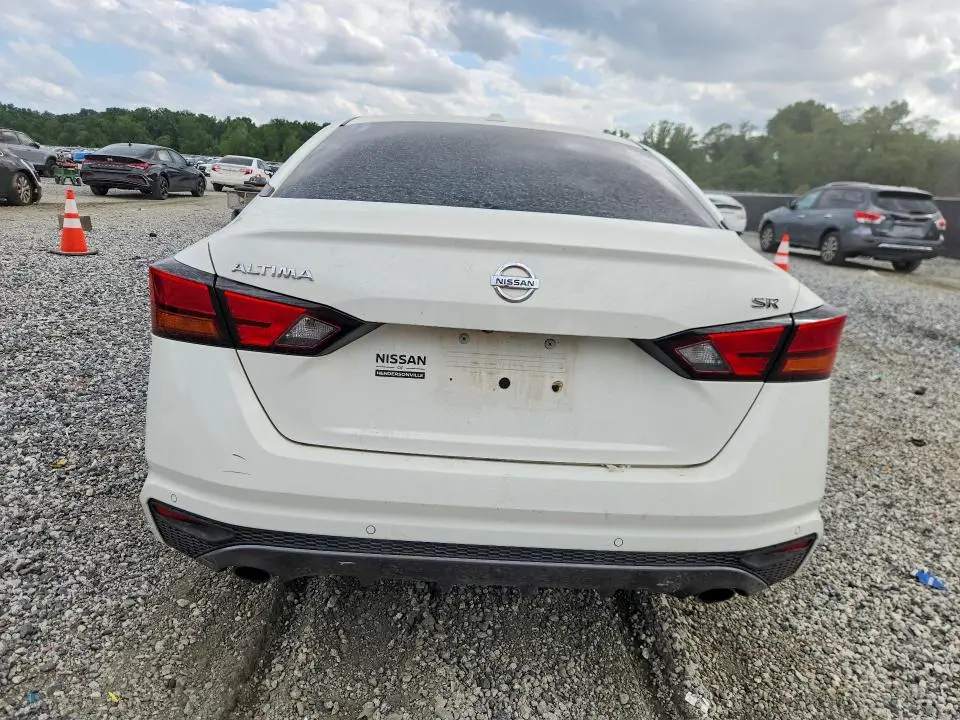 2022 NISSAN ALTIMA SR  