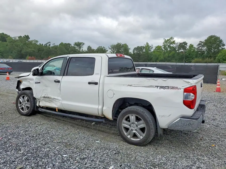 2015 TOYOTA TUNDRA CREWMAX SR5  