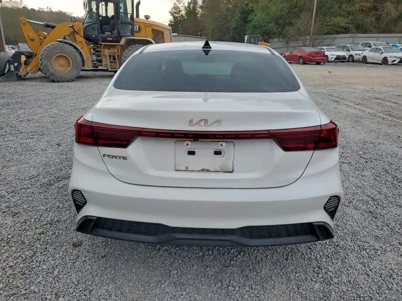 2023 KIA FORTE LX  