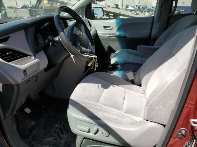 2017 TOYOTA SIENNA LE  