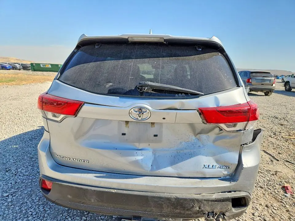 2019 TOYOTA HIGHLANDER XLE  