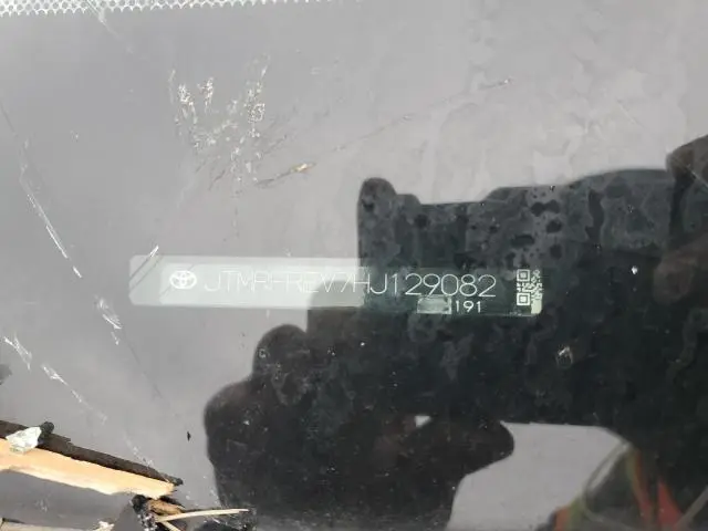 2017 TOYOTA RAV4 XLE  