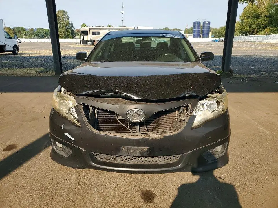2011 TOYOTA CAMRY SE V6  