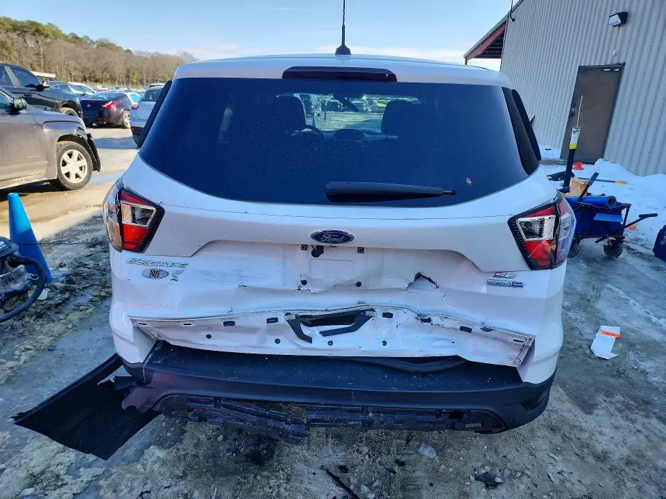2017 FORD ESCAPE SE  