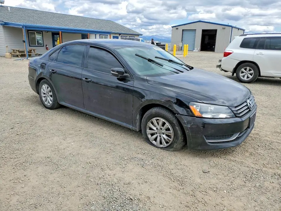 2013 VOLKSWAGEN PASSAT S  