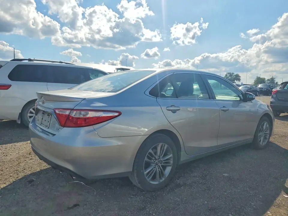 2015 TOYOTA CAMRY SE  