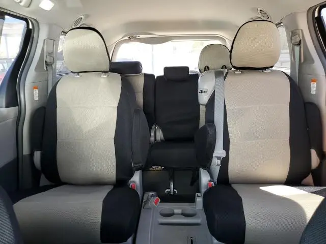 2016 TOYOTA SIENNA XLE  