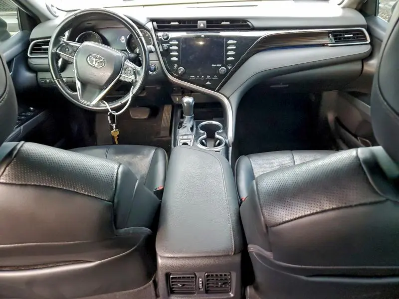 2020 TOYOTA CAMRY XLE  