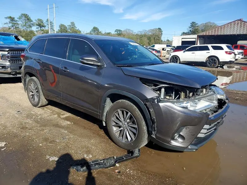 2018 TOYOTA HIGHLANDER SE  