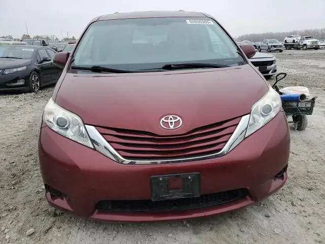 2015 TOYOTA SIENNA LE  