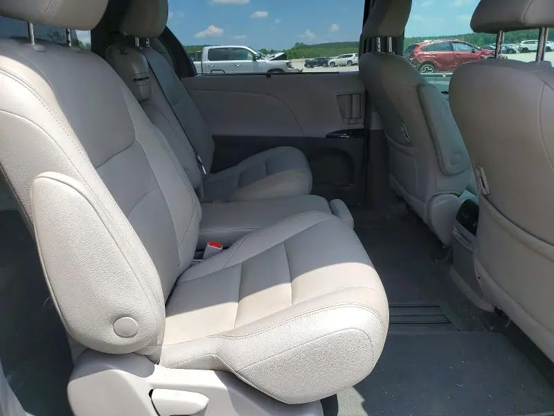 2019 TOYOTA SIENNA XLE 8-PASSENGER  
