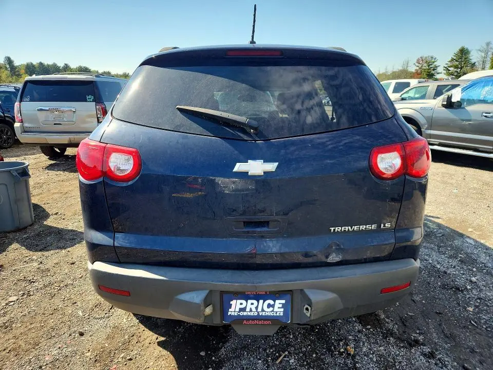 2011 CHEVROLET TRAVERSE LS  