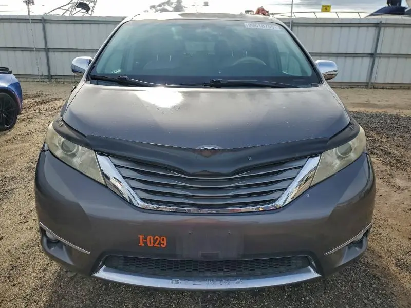 2013 TOYOTA SIENNA XLE  