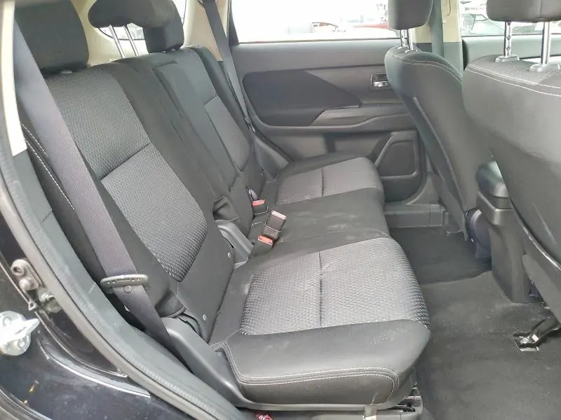 2017 MITSUBISHI OUTLANDER SE  