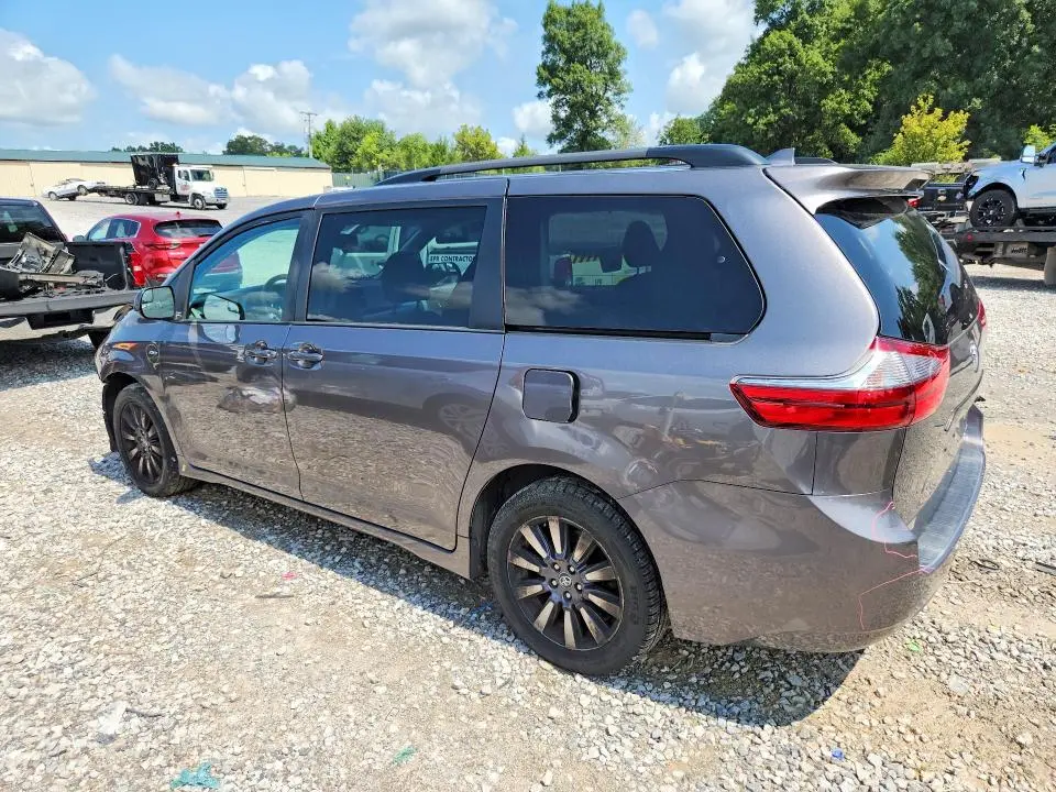 2020 TOYOTA SIENNA LE  