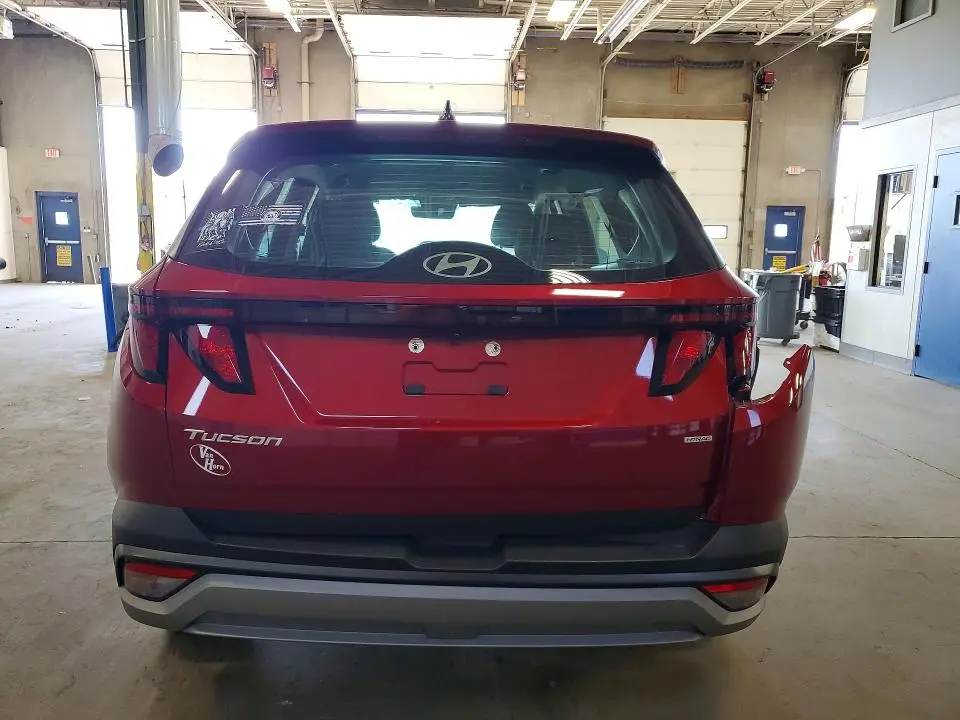 2025 HYUNDAI TUCSON SE  