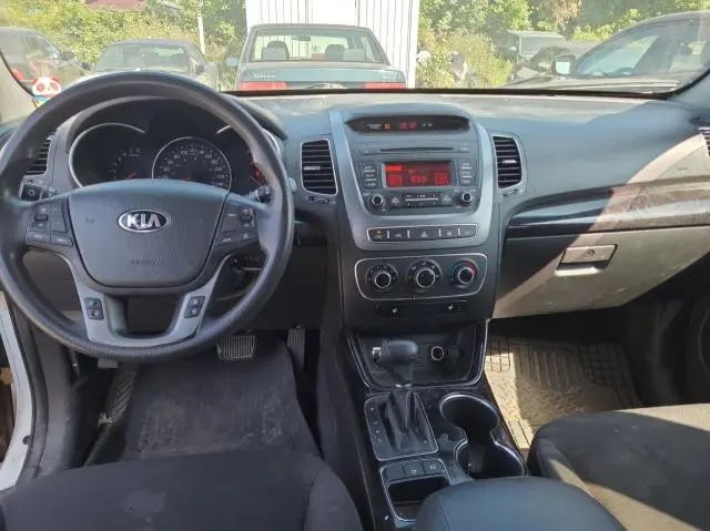 2015 KIA SORENTO LX  