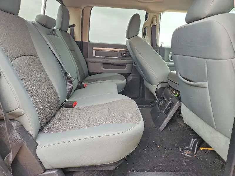 2016 RAM 1500 SLT  