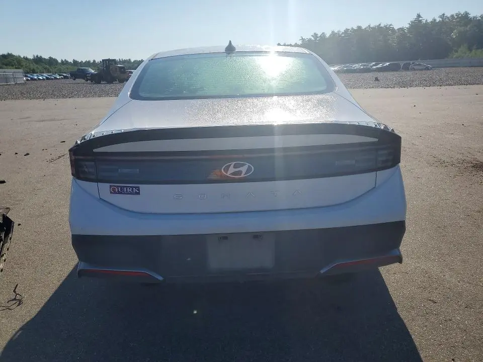 2025 HYUNDAI SONATA SE  