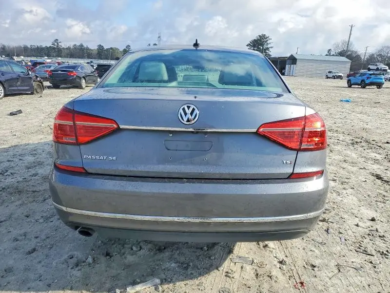 2016 VOLKSWAGEN PASSAT SE  