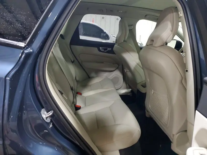 2025 VOLVO XC60 PLUS  
