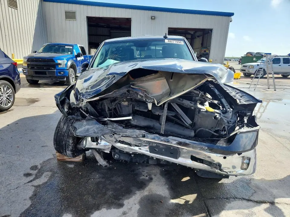 2017 RAM 1500 SLT  