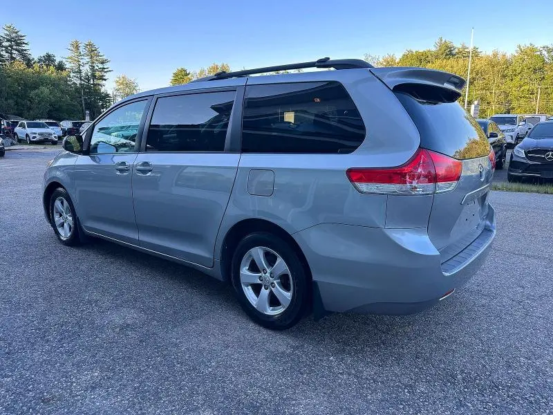 2014 TOYOTA SIENNA LE  
