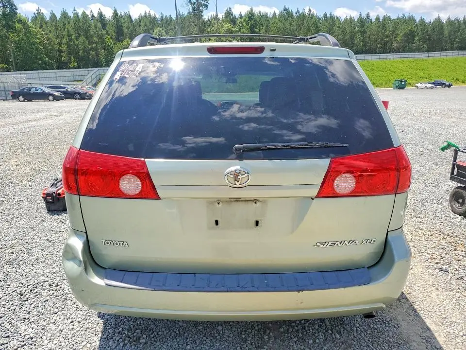 2010 TOYOTA SIENNA XLE  