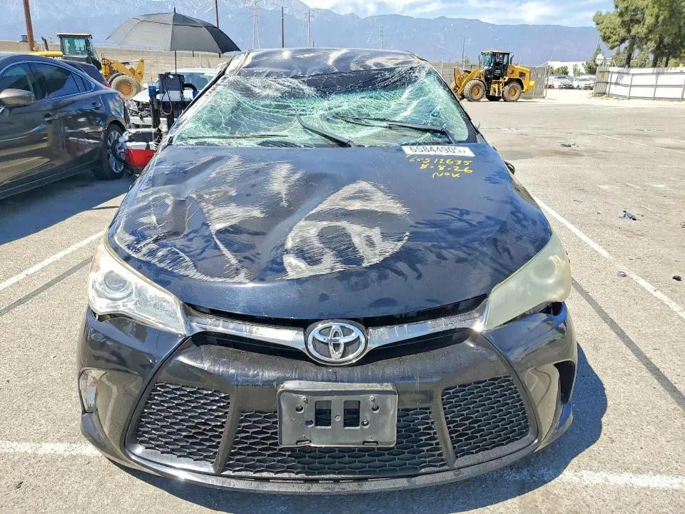 2016 TOYOTA CAMRY SE  