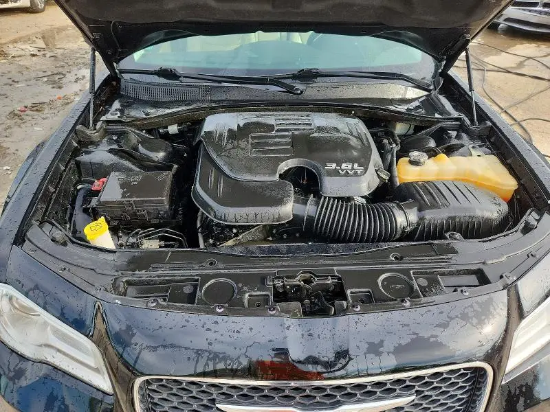 2016 CHRYSLER 300 LIMITED  