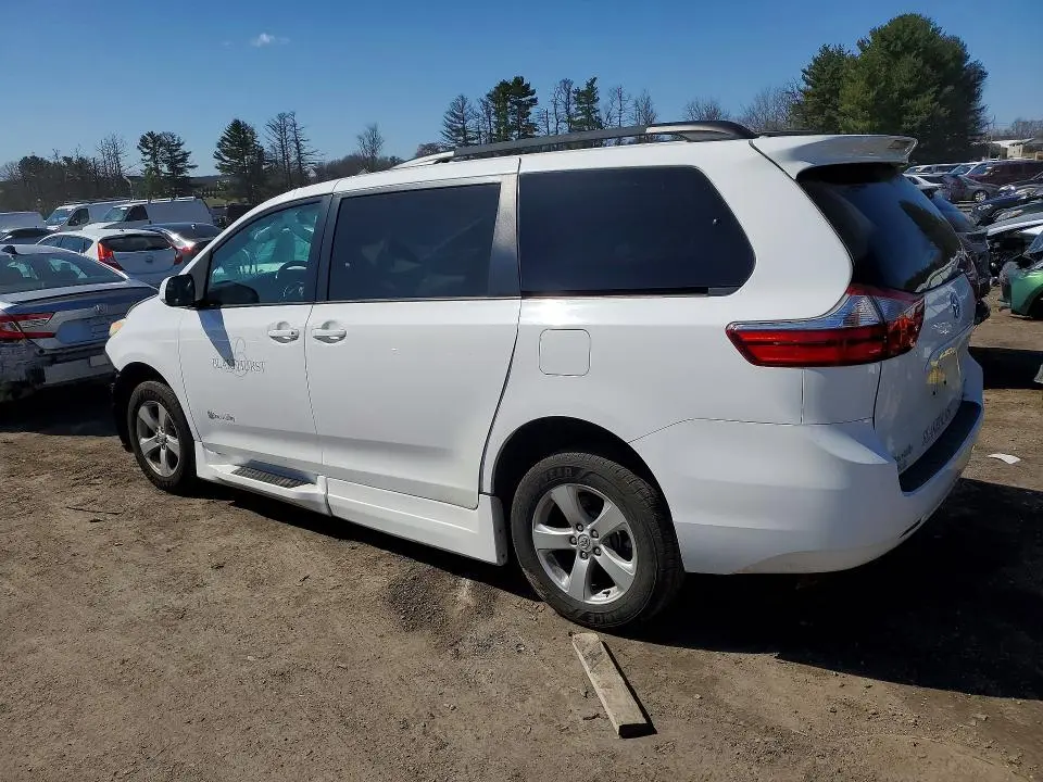 2015 TOYOTA SIENNA LE MOBILITY 7-PASSENGER  