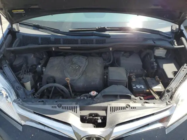 2019 TOYOTA SIENNA XLE  