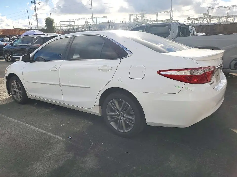 2017 TOYOTA CAMRY SE  