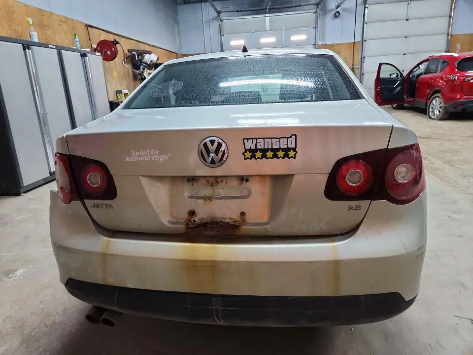 2010 VOLKSWAGEN JETTA S  