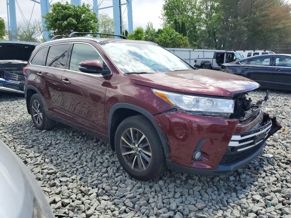 2017 TOYOTA HIGHLANDER XLE  