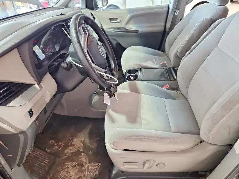 2015 TOYOTA SIENNA LE 8-PASSENGER  